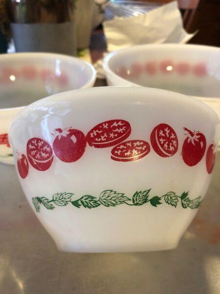 Set or gorgeous vintage kitchen bowls