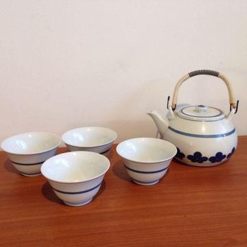 Genuine Japanese 1950's teapot and cup/bowl set