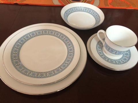 Royal Doulton 'Counterpoint' Dinner Set