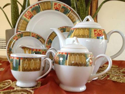 Beautiful 18 piece tea set and cups