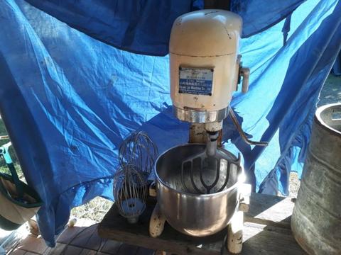COMMERCIAL PLANETARY FOOD MIXER