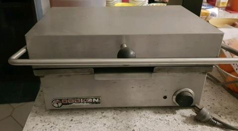 Stainless steel plug in cooker/ sandwich press