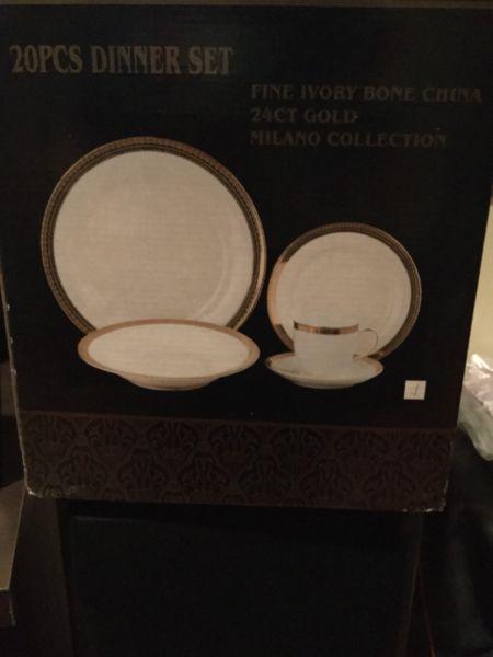Brand new Milano collection 24ct gold 20 piece dinner set