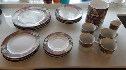 Full set of dishes - 25 pieces