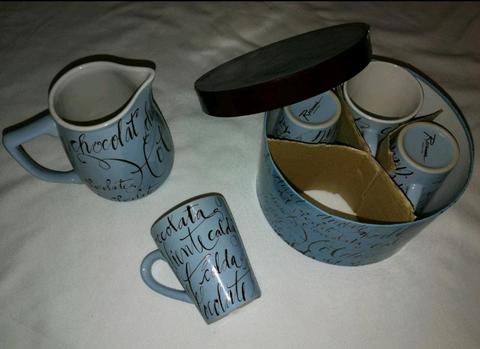 Set of 4 Blue Coffee / Hot Chocolate Mugs & Matching Jug ROSANNA