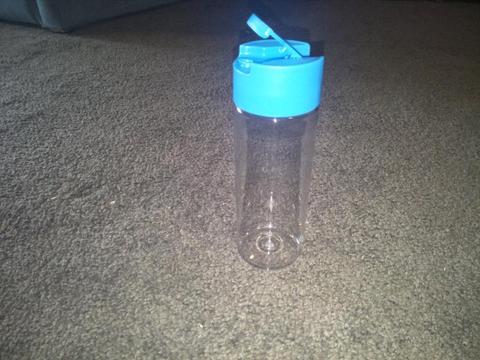 Tupperware pouring container