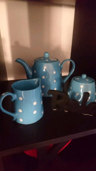 Maxwell Williams 6 Piece Tea Set