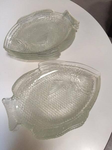 Set 4 Vintage Pressed Glass Fish Shaped Serving/Dinner Plates