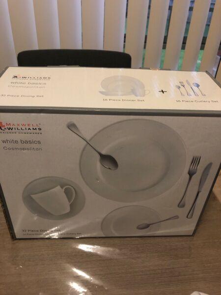 Maxwell & Williams white diner set