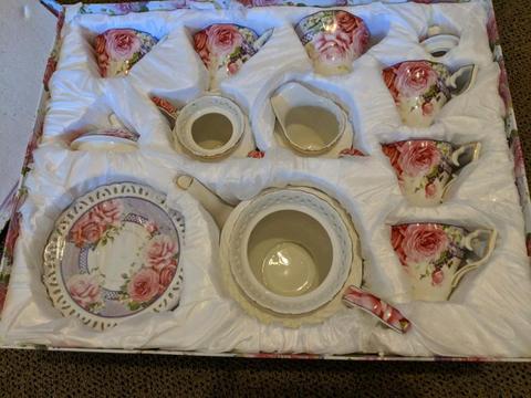 Fine Bone China Set - UNUSED and Brand New!! 15 pieces