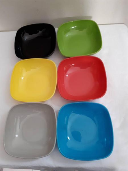 6 Bexyl plastic bowls, assorted colours Vintage