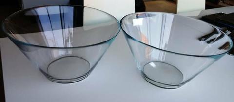 2 x Barely used IKEA Trygg Glass Serving Bowls 28cm