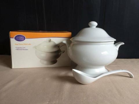 LIVING ESSENTIALS Soup Tureen with ladle