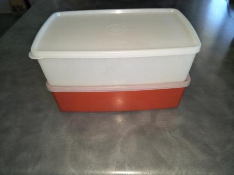2x Tupperware containers