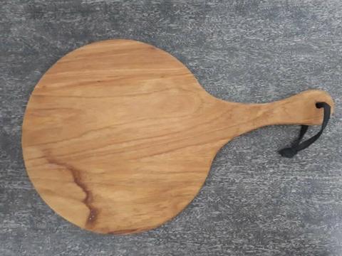 Wooden round serving / cutting board - Hand Made