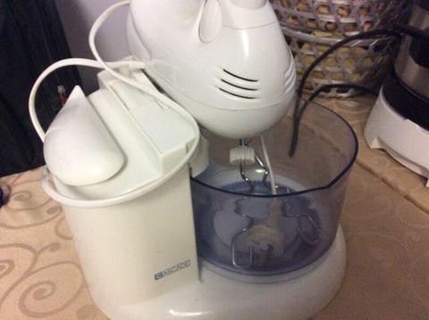 ELECTRIC BEATER AND BOWL