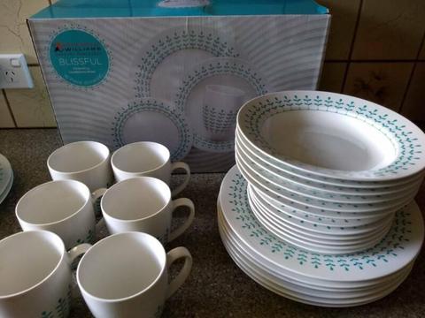 MAXWELL & WILLIAMS DINNER SET x 3 (47 Pieces) - BLISSFUL
