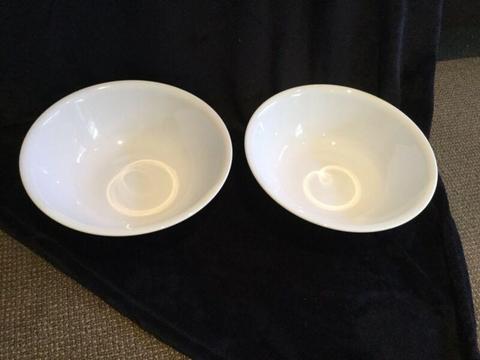 Set of 2 extra large Corelle bowls white salad