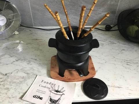 Fondue Pot Cast Iron with Bamboo Forks