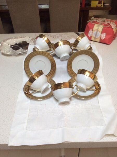 Teacups and saucer set (6 cups and matching saucers)