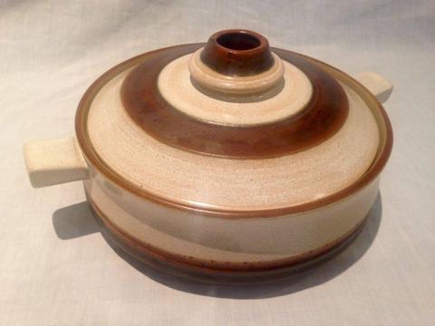 Denby Potters Wheel stoneware 2 pt round lidded casserole dish