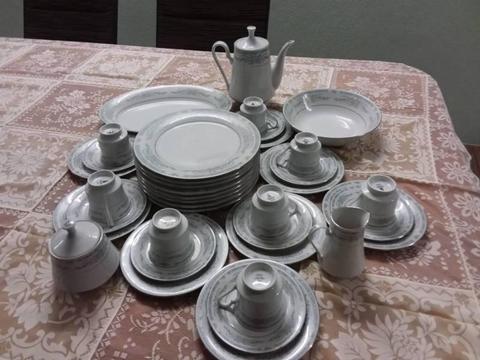 8 Place Dinner set PLUS