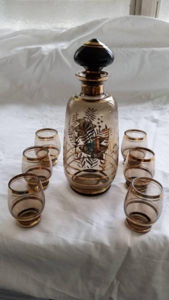 Decanter and six small glasses