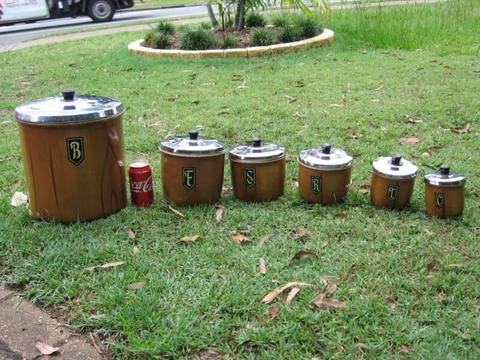 Kitchen canisters set of 6. 1970 retro