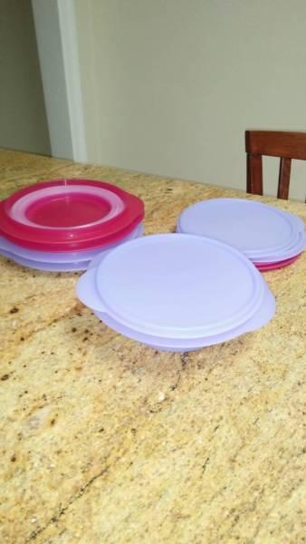 5 TUPPERWARE EXPANDING BOWLS WITH LIDS