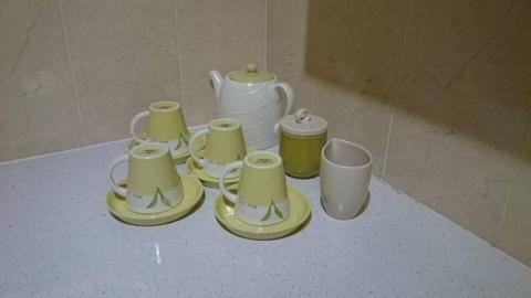Tea pot and cups set