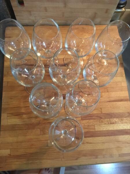 Cheap x10 wine glasses set- perfect condition. Moving sale!!!