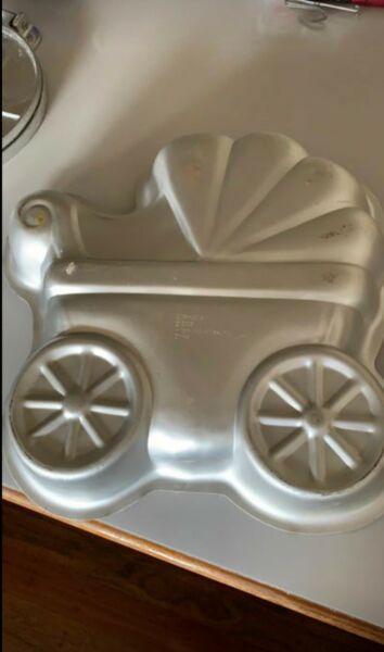 Cake tin - baby carriage