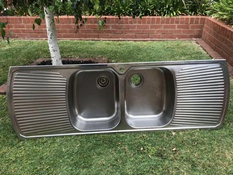 Double kitchen sink with drainboards
