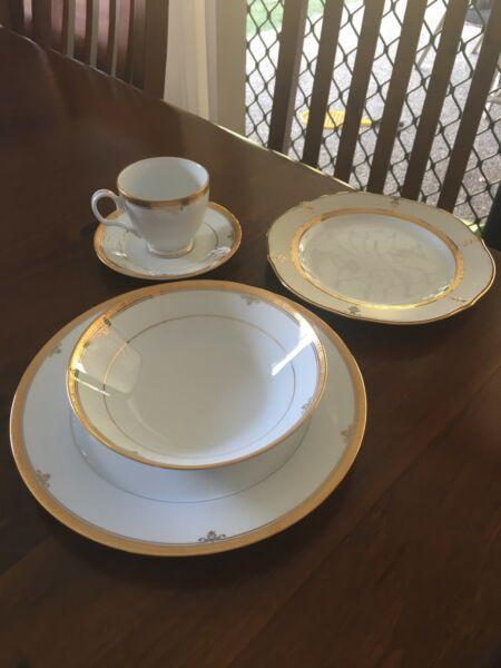 Noritake porcelain dinner set Buckingham Gold