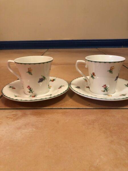 Set of 2 tea cups