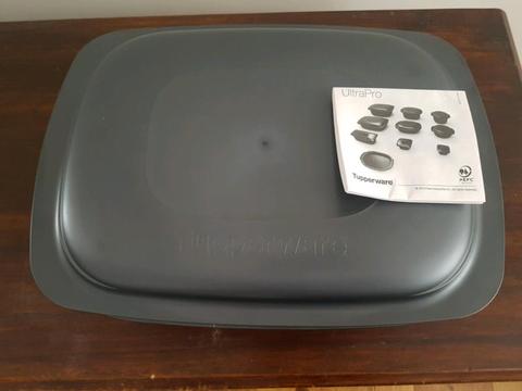 BRAND NEW Tupperware 5.7L Ultra Pro with lid
