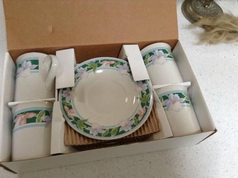 Vintage Floral Cups and saucers Set Mug x4 sets Retro