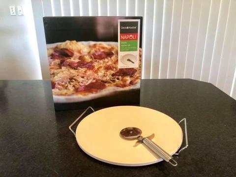 Brand New Davis Wadell Porous Pizza Stone Set - 33cm Large Size