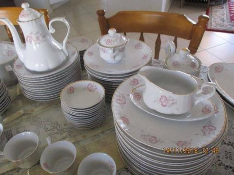 Romanian Curtea De Arges Fine Porcelaine Dinnerware Set 128 Pce