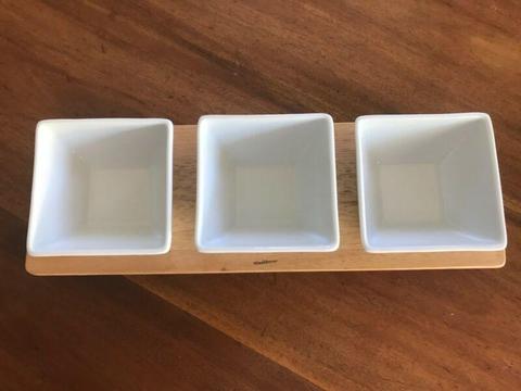 Wheel & Barrow 3 small white bowls on wood tray
