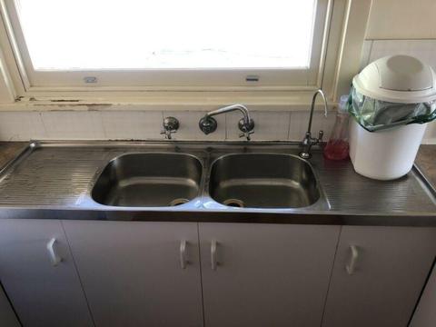 *BUYER MUST PULL APART* selling kitchen/ sink