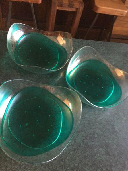 3 pieces of Tupperware serving bowls for $20