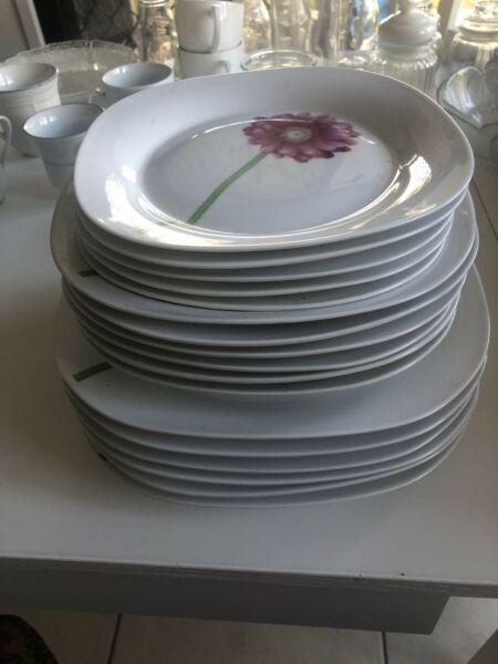 18 piece dining set - missing one side plate