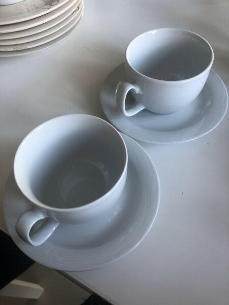 2 x teacups and saucers