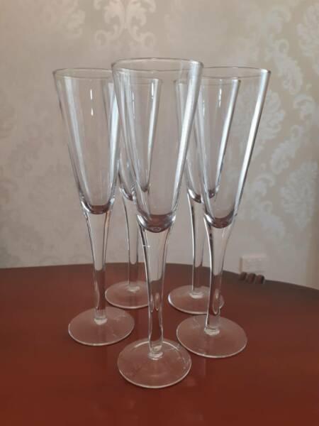 Set of 5x Fluted Champagne Glasses
