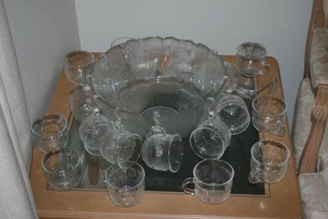 Very large Punch Bowl and 19 cups