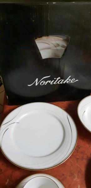 Noritake Dinner plate sets