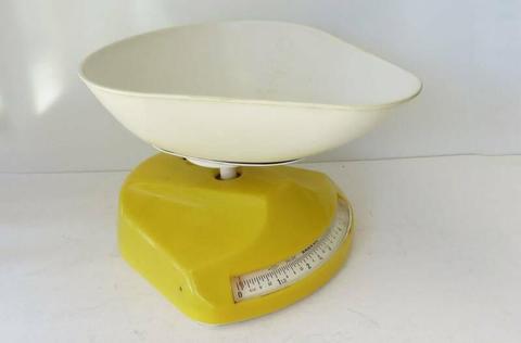 Vintage Retro Salter Yellow Domestic Kitchen Scales 5lbs. No 33