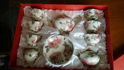 Trent and Dunne tea set as new in box