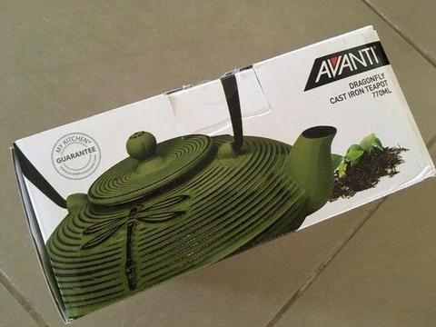 Cast Iron Avanti Tea Pot (Brand New in Box)